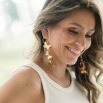 Load image into Gallery viewer, Arete Tres Aros con Mariposa Grabada A1571